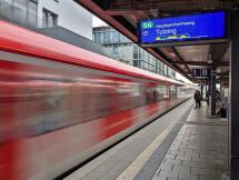 Pünktlichkeit steigt, Zugausfälle gehen zurück